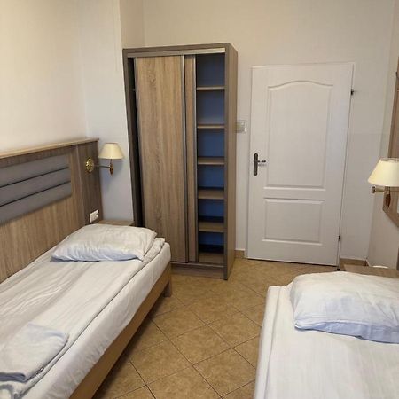 Lotos Hotel Rawicz Bagian luar foto